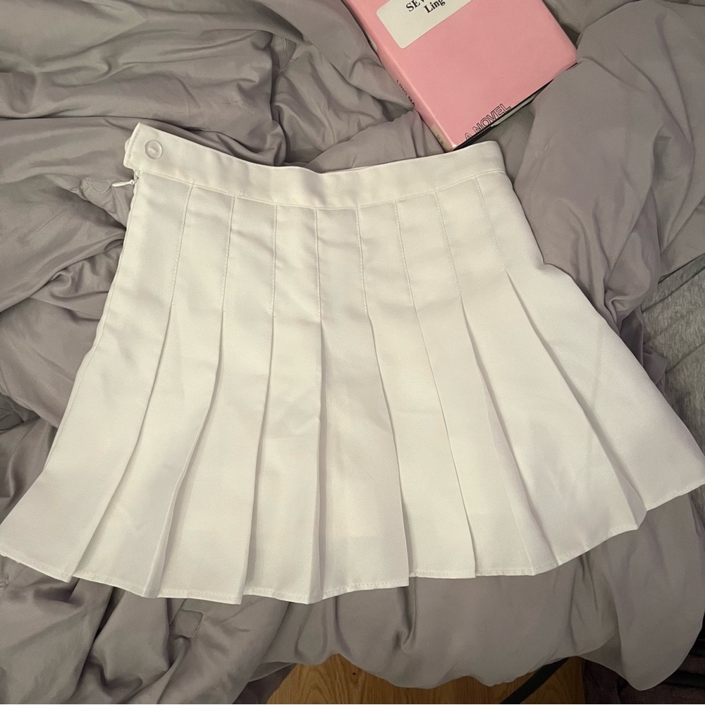 YesStyle Elegant White Pleated Skirt